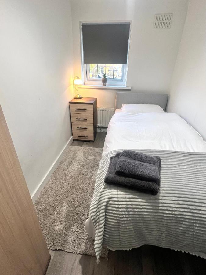 Lovely Single Room Londra Dış mekan fotoğraf